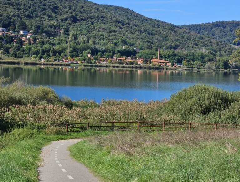 In gita al Lago di Comabbio: l&rsquo;itinerario perfetto per un we  sotto casa